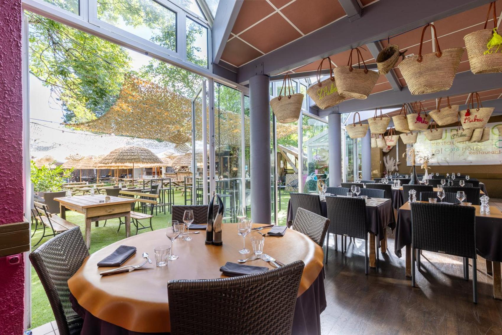 Hotel-Restaurant Logis L'Aubrac Лагіоль Екстер'єр фото